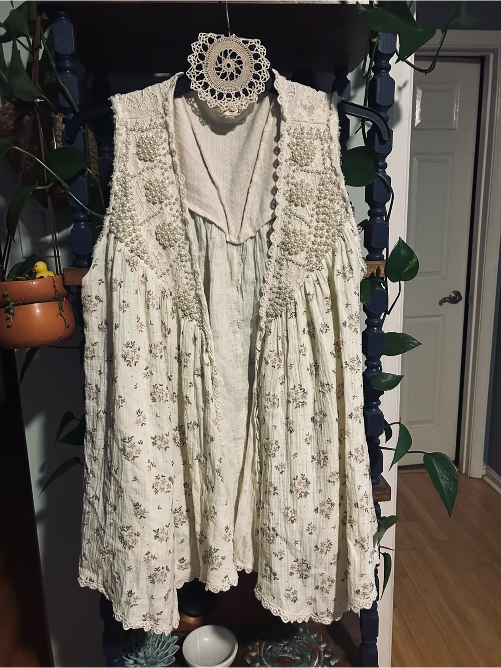 POL Cream Floral Crochet-Trim Sleeveless Vest
